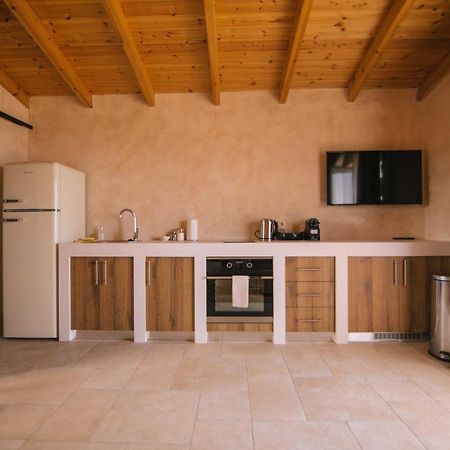 Mani Luxury Suites And Studios In Gytheio With Private Pools Екстериор снимка