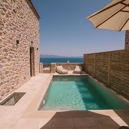 Mani Luxury Suites And Studios In Gytheio With Private Pools Екстериор снимка