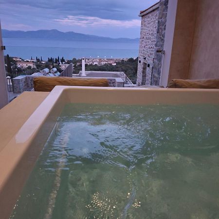 Mani Luxury Suites And Studios In Gytheio With Private Pools Екстериор снимка