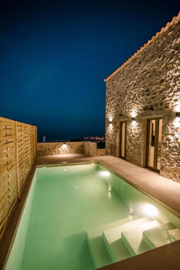 Mani Luxury Suites And Studios In Gytheio With Private Pools Екстериор снимка