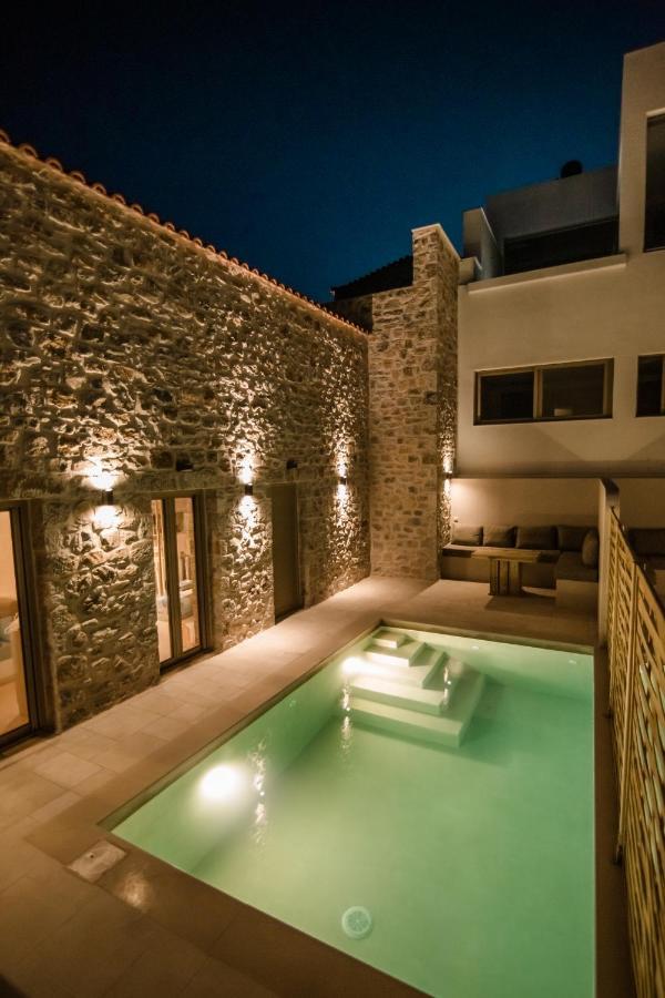 Mani Luxury Suites And Studios In Gytheio With Private Pools Екстериор снимка