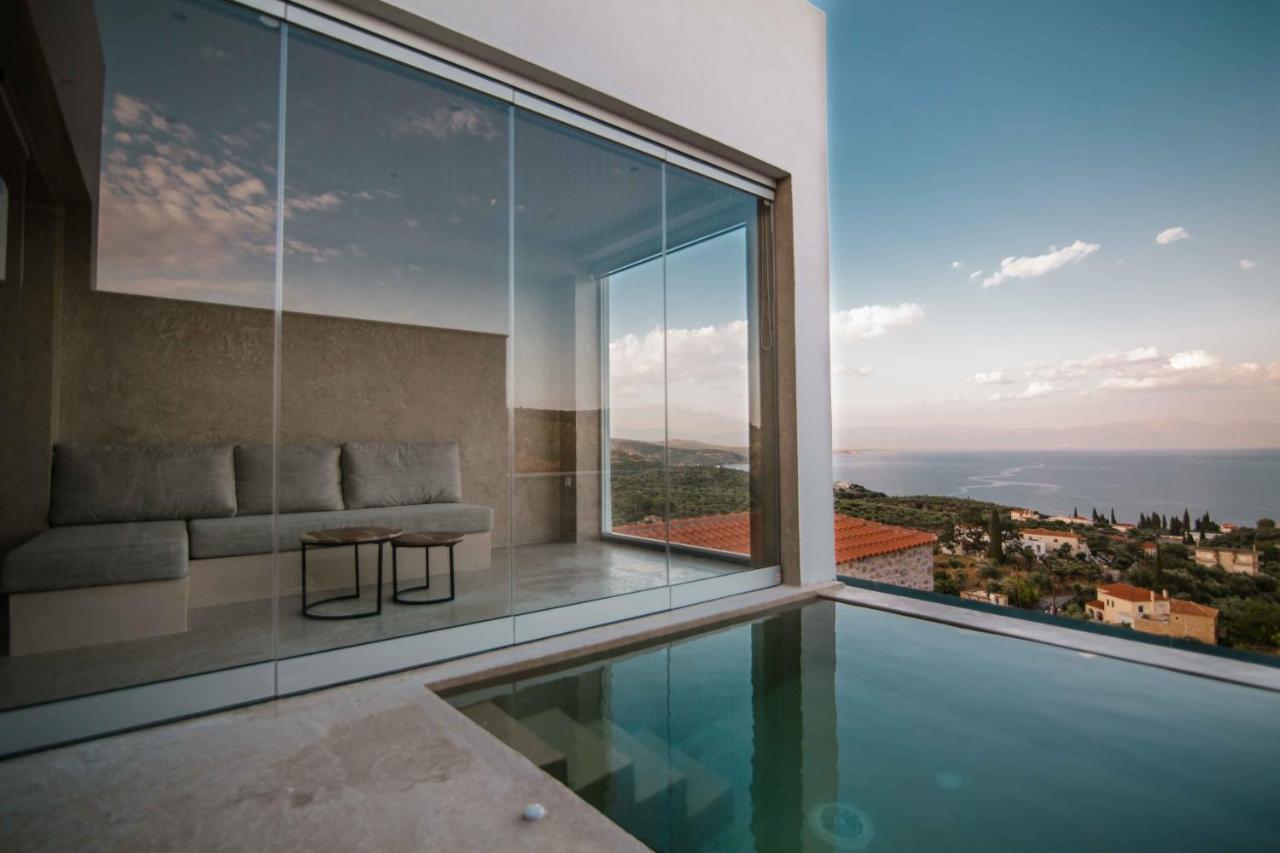 Mani Luxury Suites And Studios In Gytheio With Private Pools Екстериор снимка