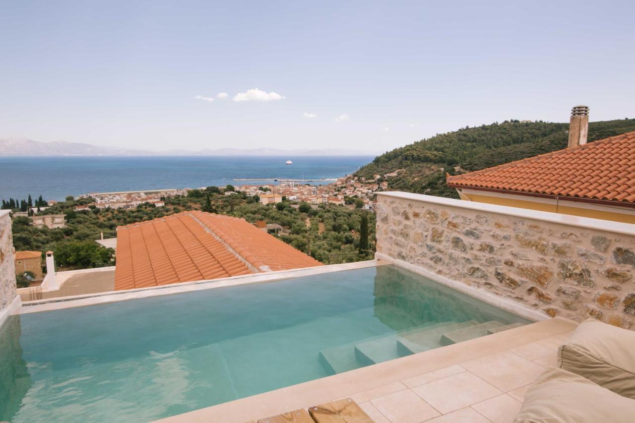 Mani Luxury Suites And Studios In Gytheio With Private Pools Екстериор снимка