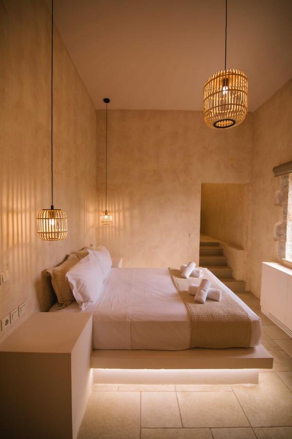 Mani Luxury Suites And Studios In Gytheio With Private Pools Екстериор снимка