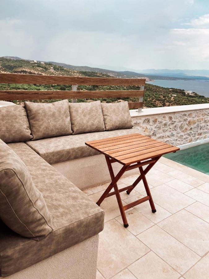 Mani Luxury Suites And Studios In Gytheio With Private Pools Екстериор снимка