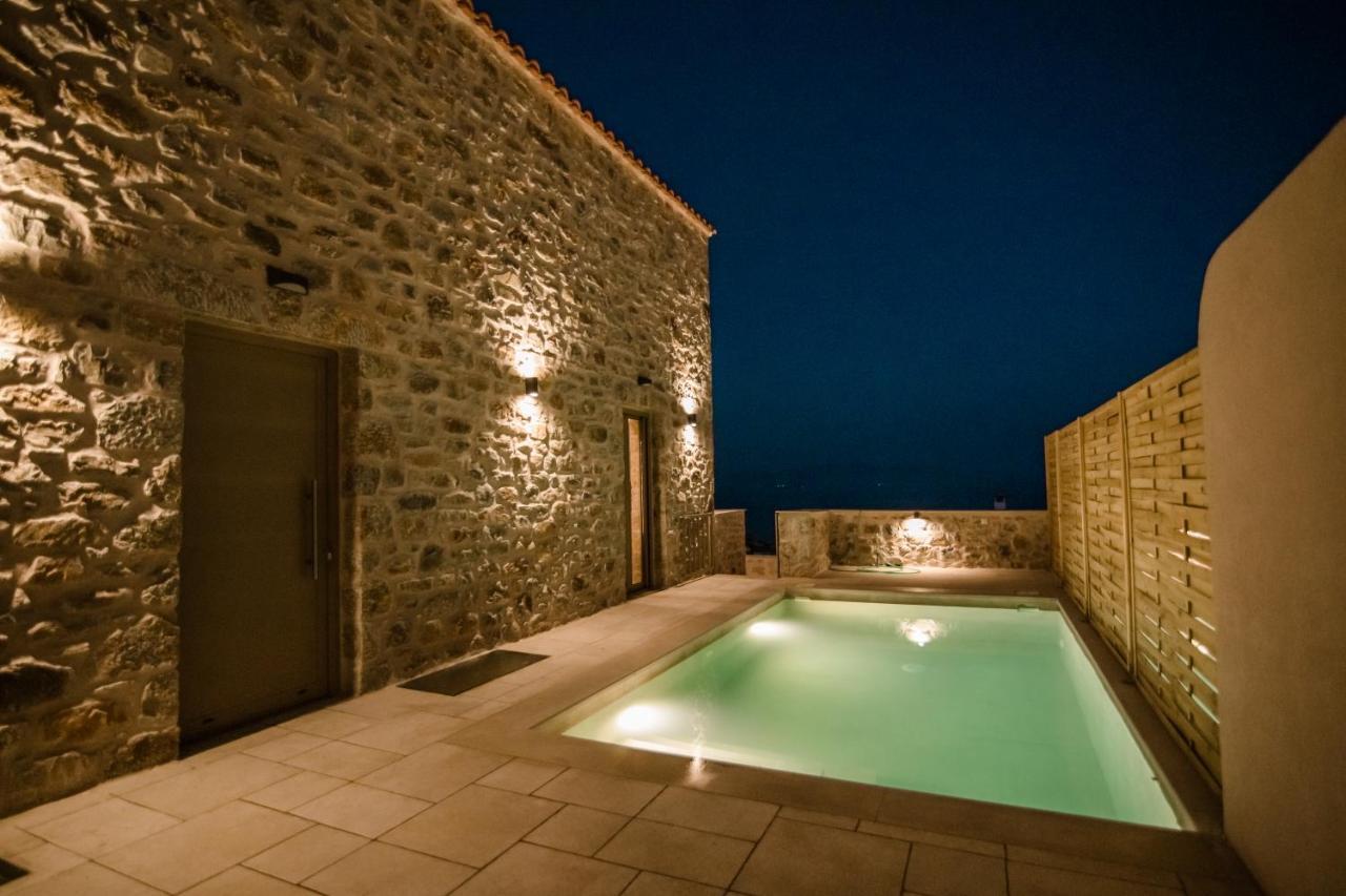 Mani Luxury Suites And Studios In Gytheio With Private Pools Екстериор снимка