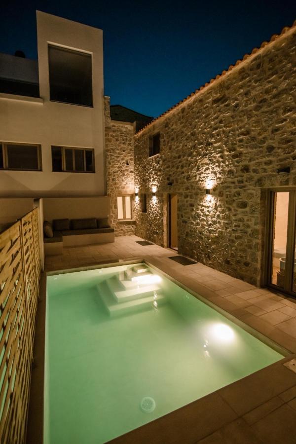 Mani Luxury Suites And Studios In Gytheio With Private Pools Екстериор снимка