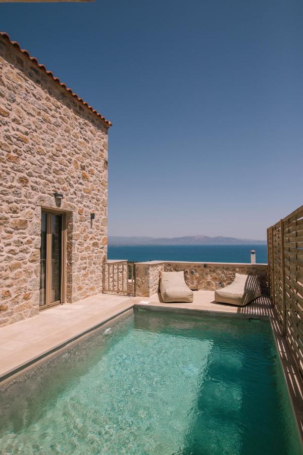 Mani Luxury Suites And Studios In Gytheio With Private Pools Екстериор снимка