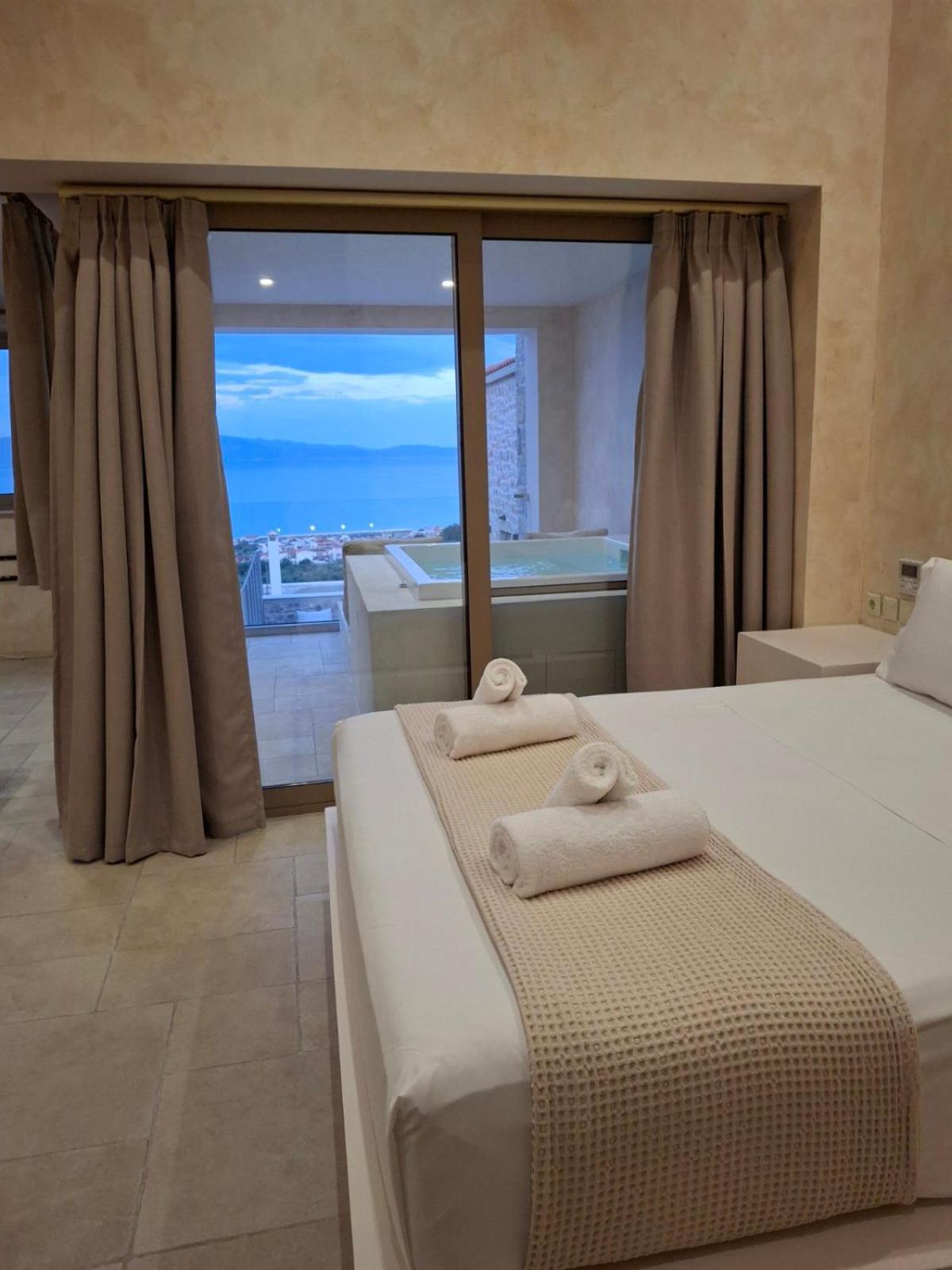 Mani Luxury Suites And Studios In Gytheio With Private Pools Екстериор снимка